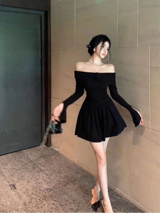 Elegant black Mini Skirt with Bell Sleeves，Off-shoulder style，waist-tapered - Autumn wear