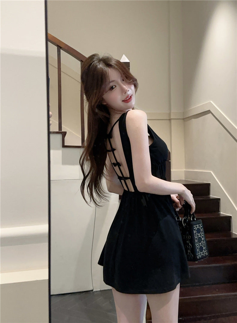 Backless sleeveless dress